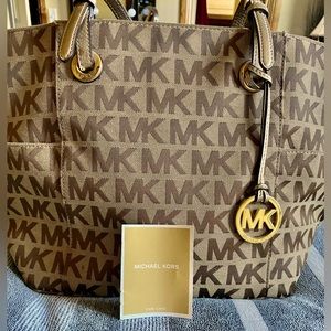 Never before used Michael Kors purse